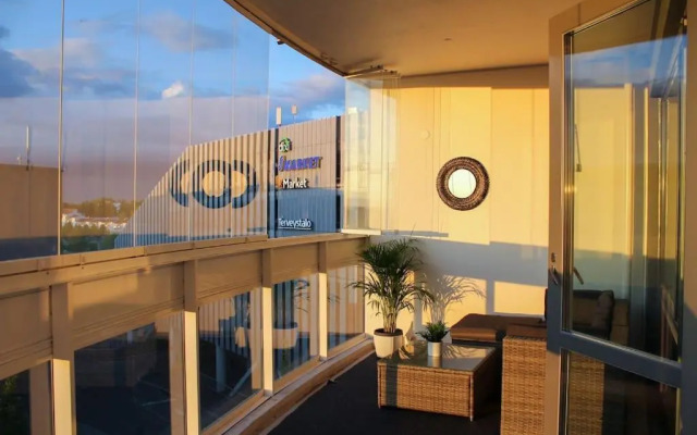 Modern apartment with Sauna, near Transit Hub/Dixi