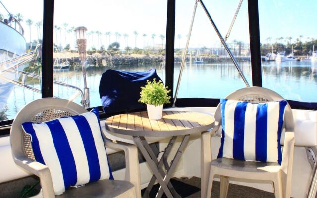 Dockside Boat & Bed Long Beach
