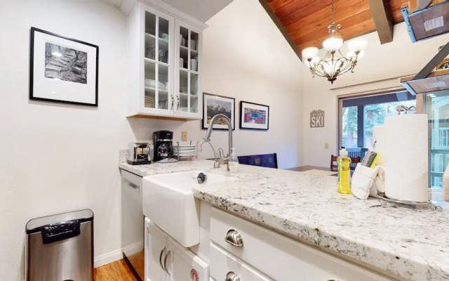 Chamonix Retreat - Nearby Outdoor Activities!