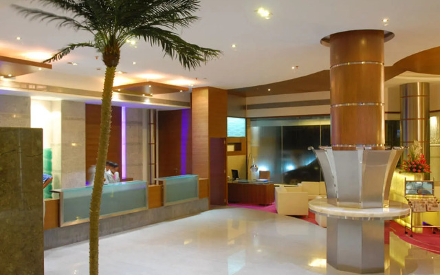 Peninsula Grand Hotel