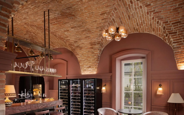 Stradom House, Autograph Collection