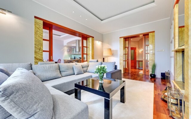 Royal Apartments Dream