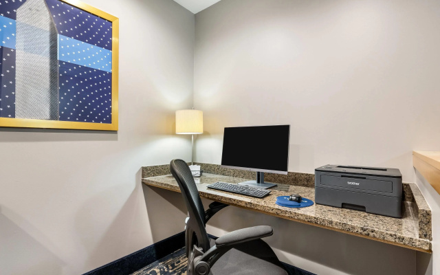 AmericInn by Wyndham Fairfield