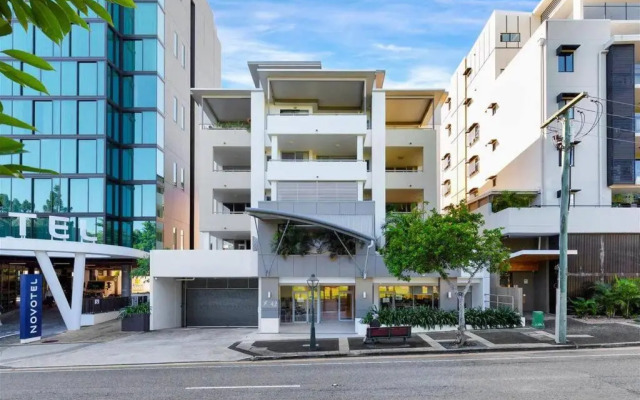 South Brisbane two beds two baths one parking