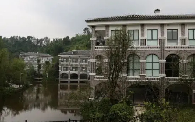 Chishui Yangtze Peninsula Hotel