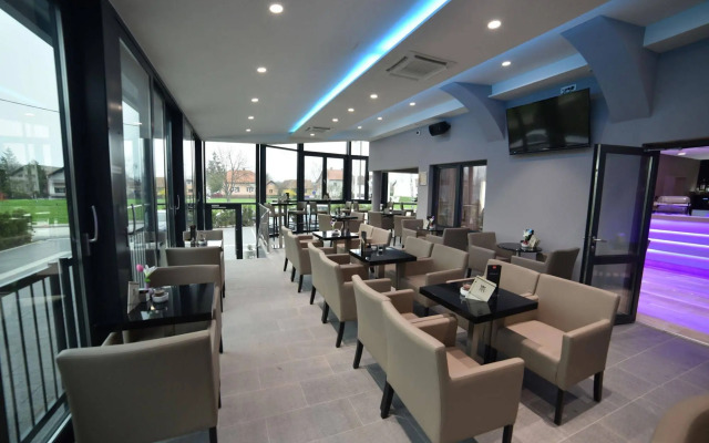 Royal Airport Hotel