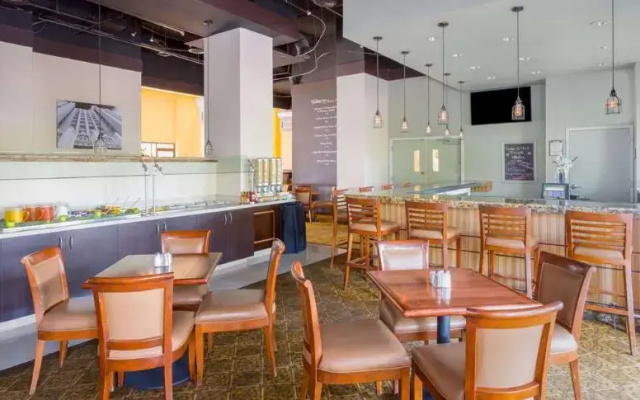 Phoenix Place Hotel & Suites