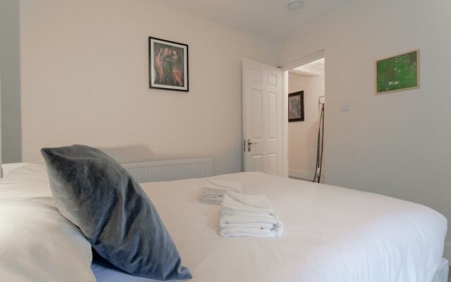 1 Bedroom Apartment in Notting Hill Accommodates 3