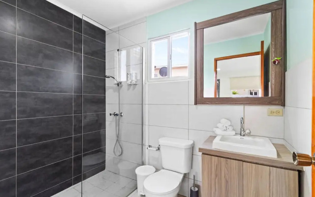 Brand NEW Central Modern Ground Studio With Pool