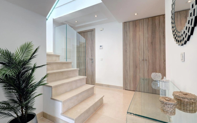 New Modern 3 Bed Apartment Puerto Banus