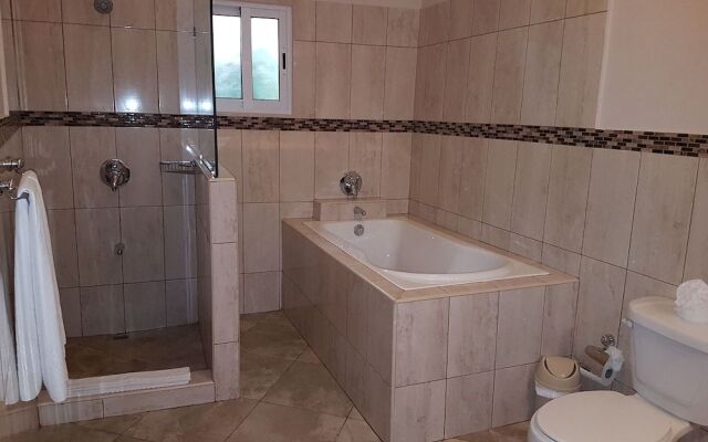 New six Bedroom With BBQ and Large Pool