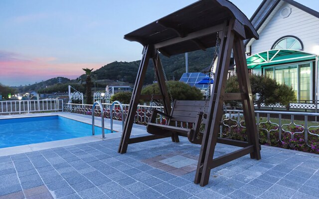 Yeosu Gold Light Pension