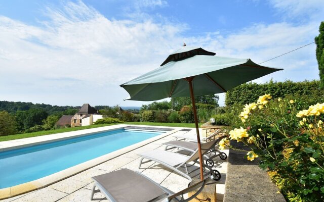 Cozy Holiday Home in Coux-et-Bigaroque with a Private Pool