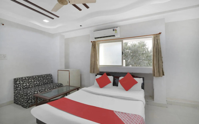 Flagship 83069 Hotel Rudra Palace