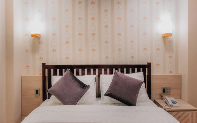 Silent Night Dem Lanh Hotel