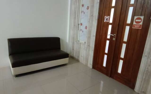OYO 92243 Fanilly Guest House MarabahanNearJembatan Rumpiang