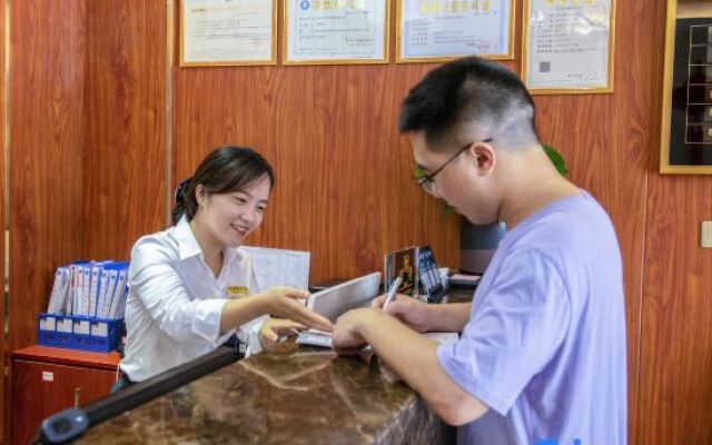 Longyannanqianfujiudian