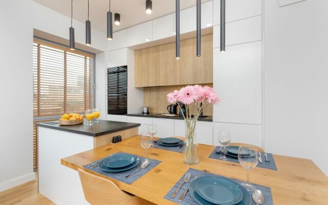 Port Marine With Sea View by Renters
