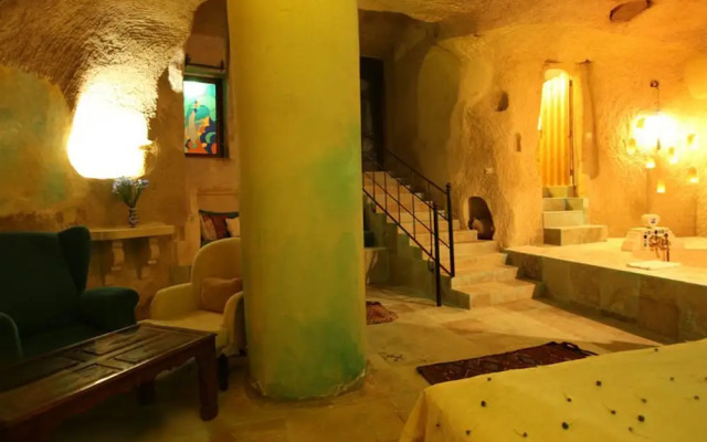 Blue Valley Cave Hotel