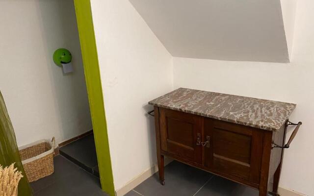 Les Volets Bleus (Adults Only)