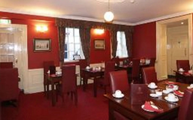 Stauntons on the Green