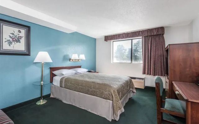 Super 8 Portland/Westbrook Area