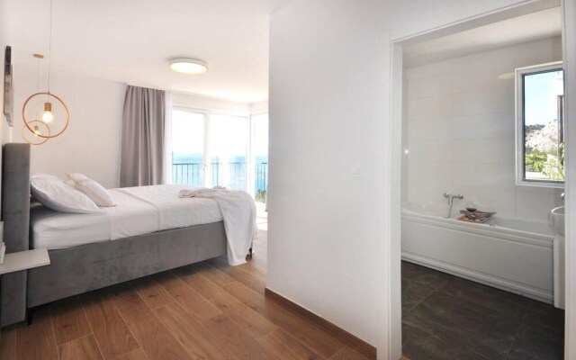 Villa Iva With sea View and Pool