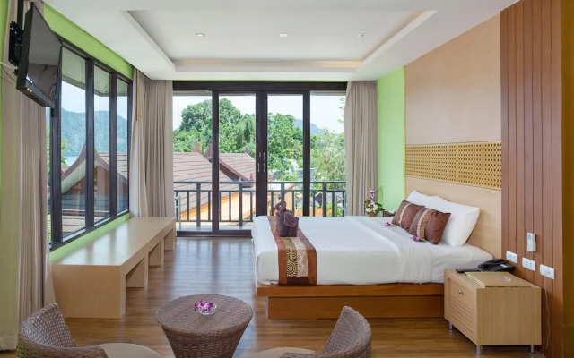 Phi Phi Long Beach Bungalow