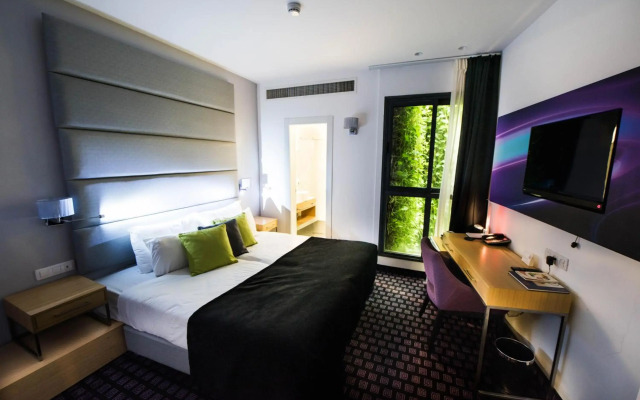 Eyal Hotel