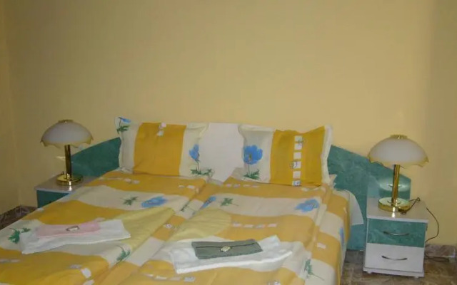 Guest House With The Wooden Plough