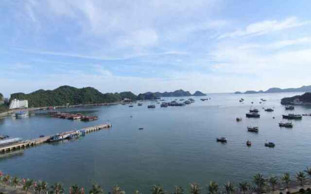 Thu Ha Hotel Catba