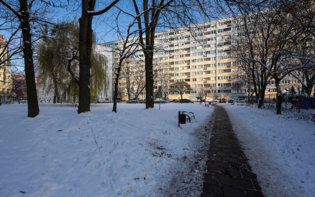 Zielińskiego Apartment by Renters