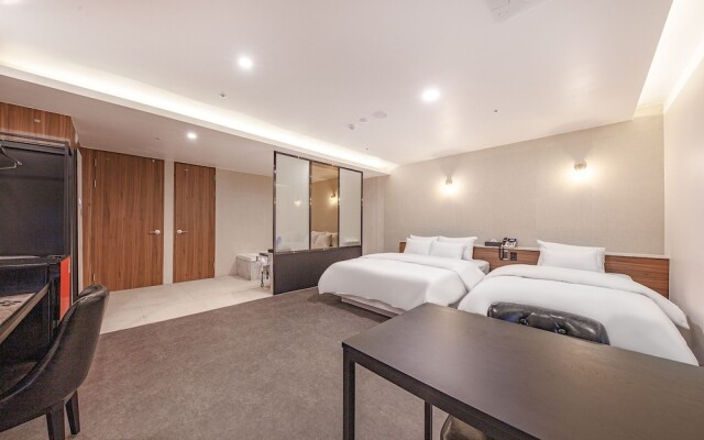 Wall Hotel Cheonan Cheongsu