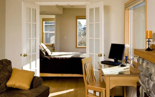 Three Tree Point Bed & Breakfast