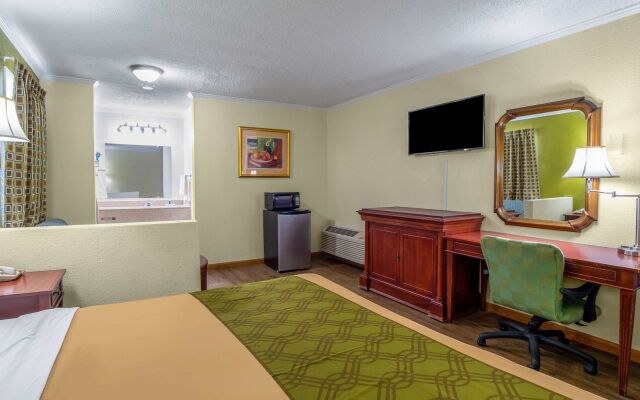 Rodeway Inn & Suites Fort Jackson