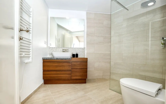 Green Essence Duplex in Faro by Misha s Place