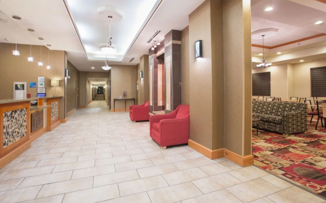 Holiday Inn Express Hotel & Suites Truth