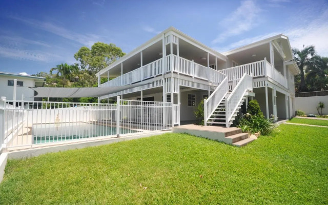Island Adventure Holiday House