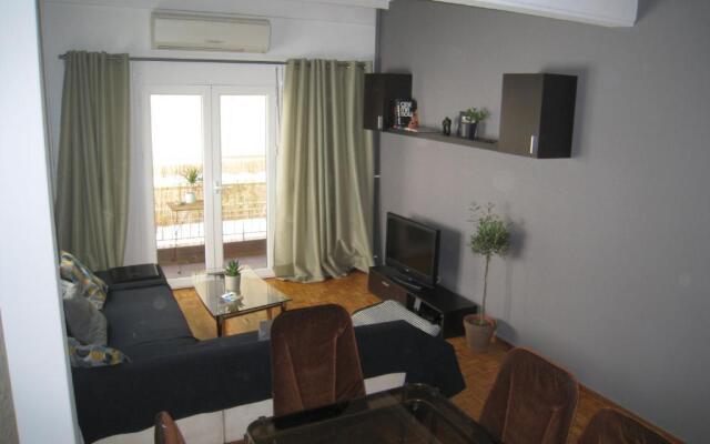 Apartment In The Middle Of Everything