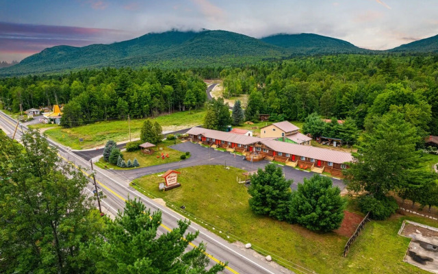 Wolfjaw Lodge