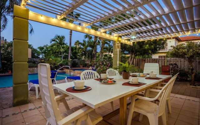 Spacious 5BR Home w Amazing Garden Privatepool
