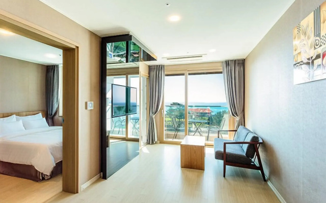 Rich Hotel