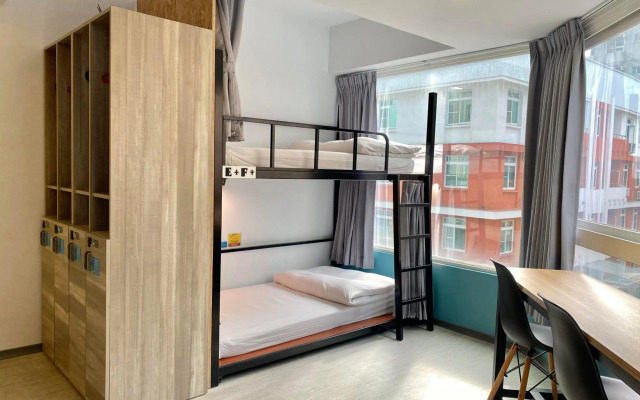 Flyinn Hostel