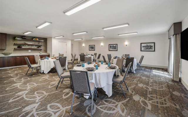 Best Western Plus Hilltop Inn