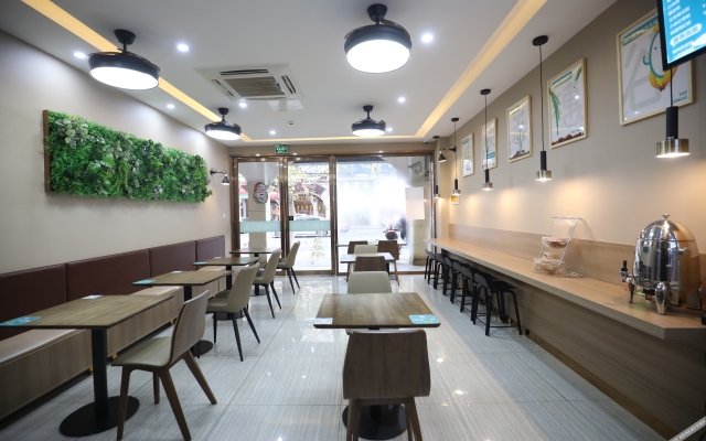 Qingmu Select Hotel (Shanghai Hongqiao Airport Longbai Xincun Subway Station)