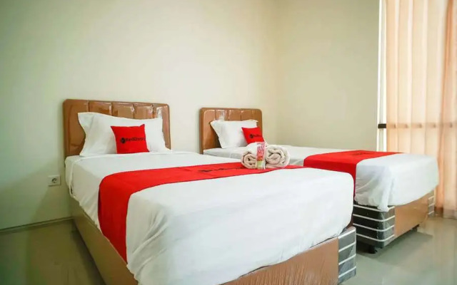 RedDoorz @ Bukit Palma Surabaya