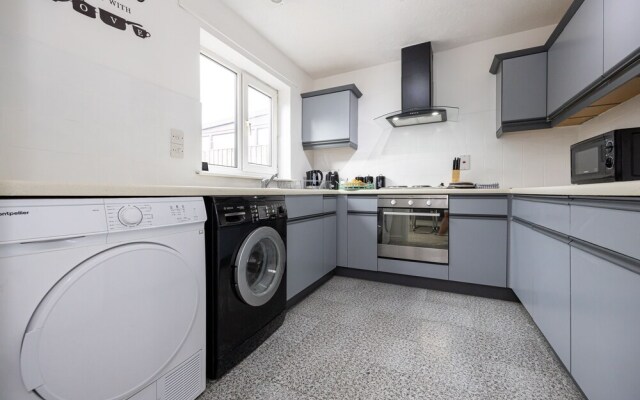 Captivating 3-bed House in Blackburn