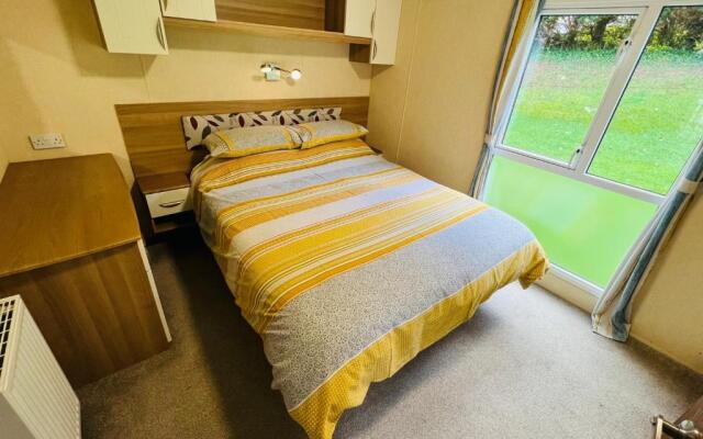 Luxury 2 Bedroom Caravan LG13, Shanklin, Isle of Wight