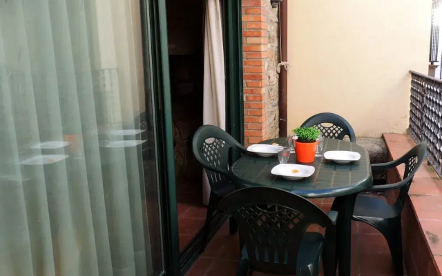 Spacious Apartment With Terrace