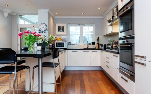 Bridge Lane Residence